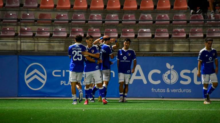 <i>Imágenes del partido del Linares Deportivo el pasado fin de semana contra el CD Estepona, que resultó con victoria 1-4. / Luiska Guillén.</i>
