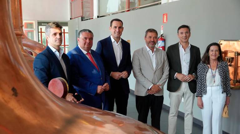 <i>Visita a la fábrica de Heineken España en Jaén. / Diputación de Jaén.</i>
