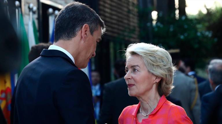 <i>El presidente del Gobierno, Pedro Sánchez y la presidenta de la Comisión Europea, Ursula Von der Leyen / Pool Moncloa / Fernando Calvo / Europa Press. </i>