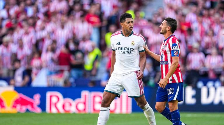 <i>Jude Bellingham protesta a Koke. / AFP7 / Europa Press</i>