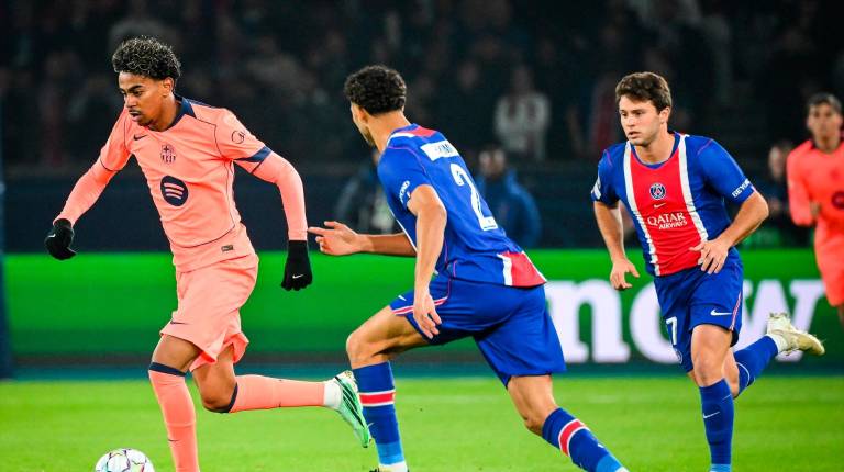 <i>Jugada de Lamine Yamal durante el partido.</i>