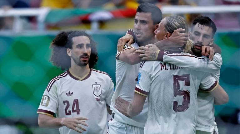<i>Cucurella, Rodri y LLorente celebran con Alex Baena su gol frente a Uruguay. / Heuler Andrey / ZUMA Press Wire / dp / DPA.</i>