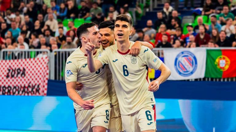 <i>Antonio Pérez celebra uno de los tres goles que marcó en la final del Europeo. / RFEF.</i>