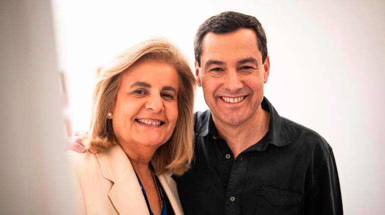 <i>Fátima Báñez y Juanma Moreno. / Twitter: Juanma Moreno.</i>