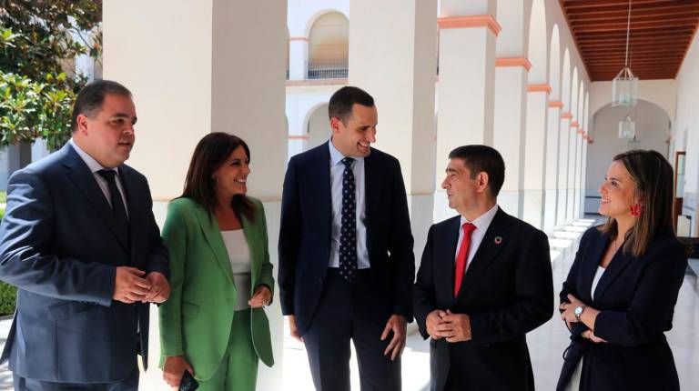 <i>Víctor Torres, Ángeles Férriz, Juan Latorre, Paco Reyes y Ángeles Díaz. / PSOE Jaén.</i>