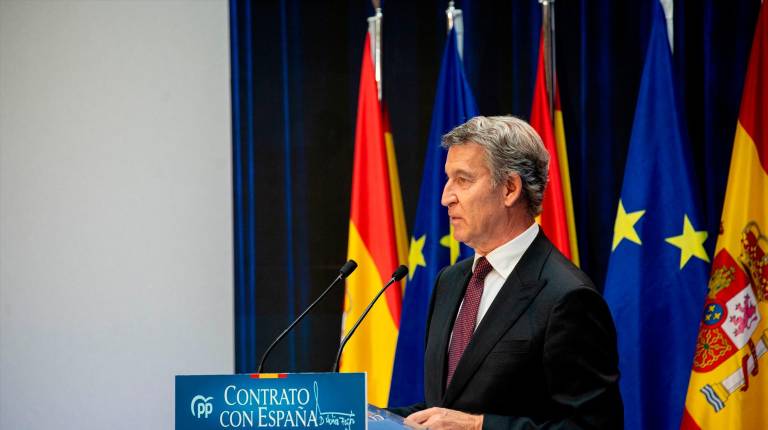 <i>El presidente del PP, Alberto Núñez Feijóo, presenta su “Contrato con España”, en Espacio Larra, a 19 de octubre de 2026, en Madrid. / Gabriel Luengas / Europa Press.</i>