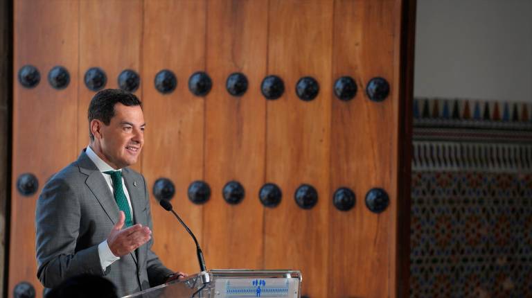 <i>El presidente de la Junta de Andalucía, Juanma Moreno, interviene en el acto conmemorativo del nacimiento del Padre de la Patria Andaluza, Blas Infante. / María José López / Europa Press.</i>