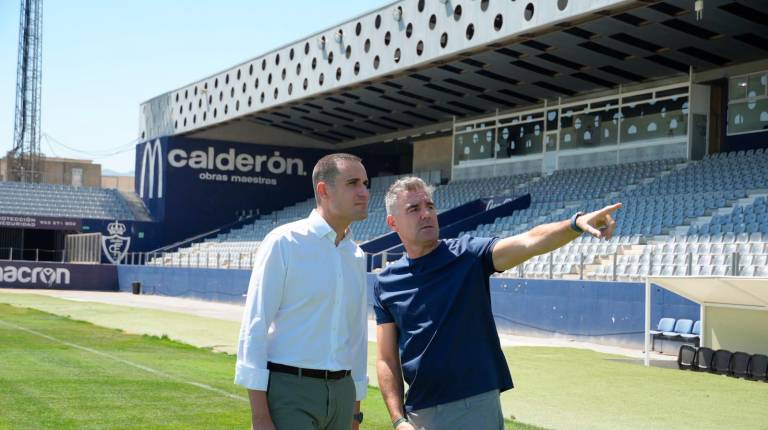 <i>Durante la visita al campo del Real Jaén. / Diputación de Jaén. </i>