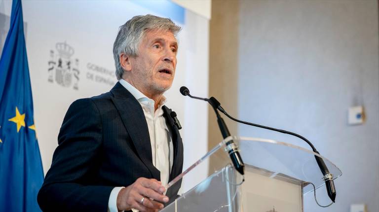 <i>El ministro del Interior, Fernando Grande-Marlaska, en una rueda de prensa en imagen de archivo. / Europa Press.</i>