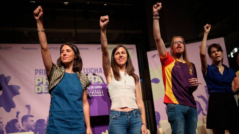<i>Irene Montero, Ione Belarra, Pablo Fernández e Isa Serra, en la jornada “Primavera de lucha, primavera de esperanza”. / Alejandro Martínez Vélez / Europa Press.</i>