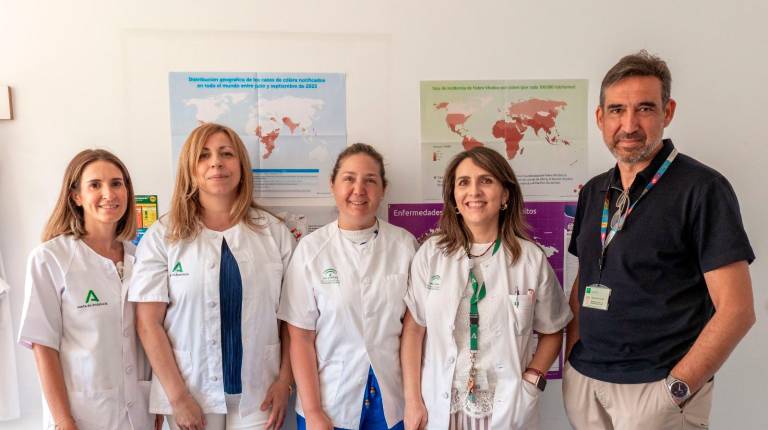 <i>Profesionales de La Unidad del Viajero del Hospital Universitario de Jaén. / Junta de Andalucía. </i>