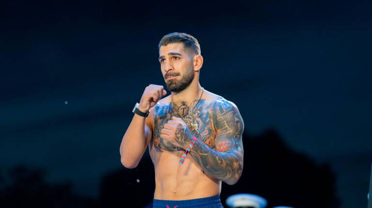 <i>Topuria durante el pesaje ceremonial de la UFC. / Europa Press.</i>