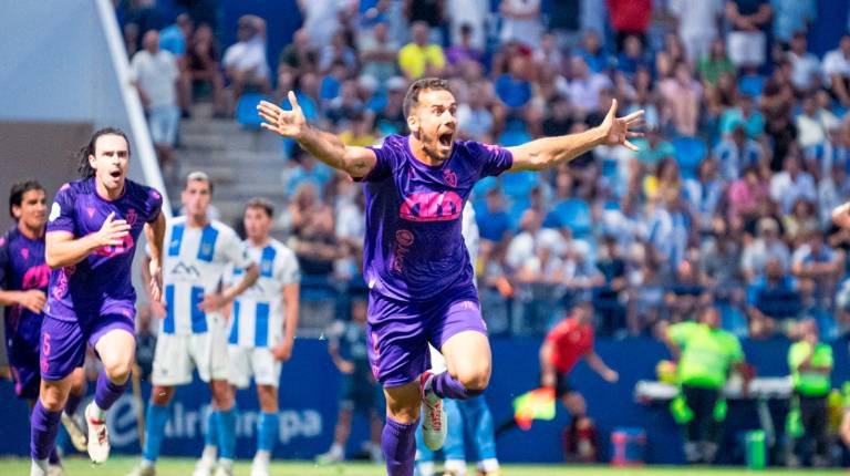 <i>Carrillo celebra el gol ante el Atlético Baleares que permitió conseguir el ascenso. / Real Jaén.</i>