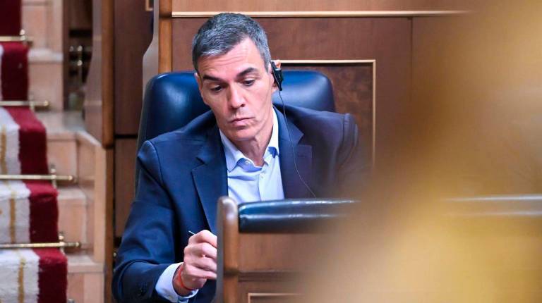 <i>Pedro Sánchez, durante una sesión plenaria en el Congreso. / Gustavo Valiente / Europa Press.</i>