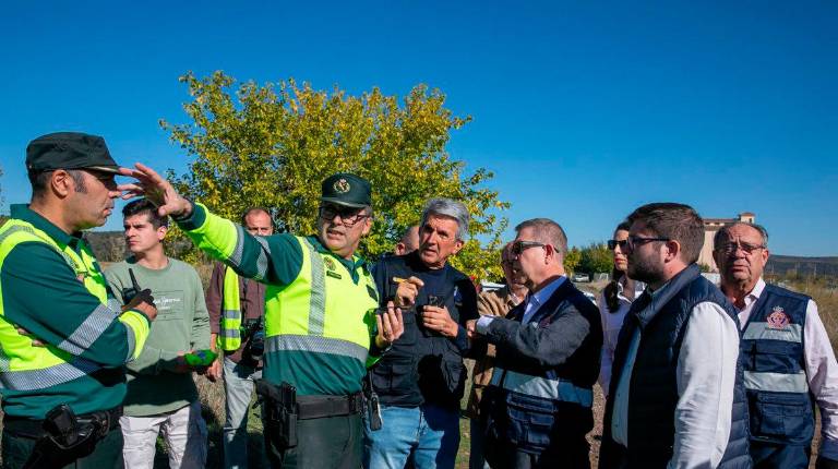 <i>Agentes de la Guardia Civil en el lugar del accidente ferroviario de Urda (Toledo). / Juanma Jiménez / Europa Press.</i>