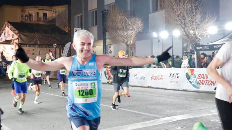 La emoción de los últimos metros de la Carrera de San Antón 2026, en imágenes
