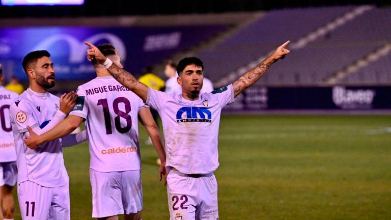 Óscar Lozano marca las diferencias en el triunfo agónico del Real Jaén (2-1)