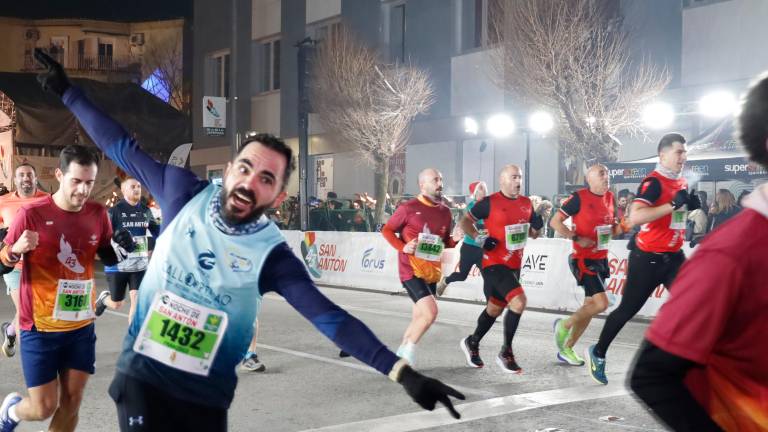 La emoción de los últimos metros de la Carrera de San Antón 2026, en imágenes