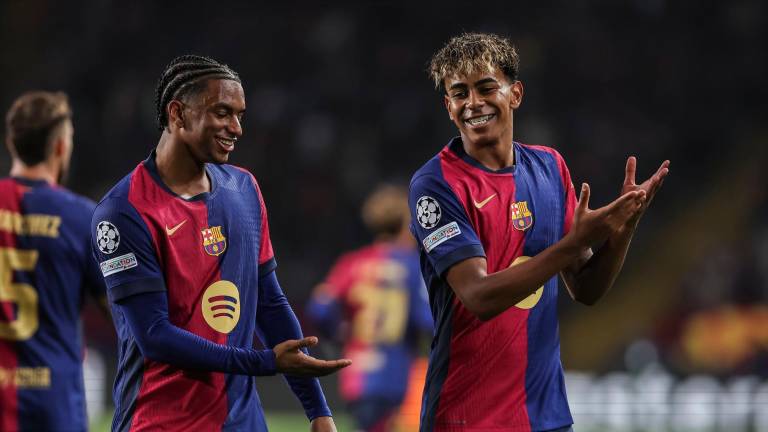 El Barça se divierte ante su afición y avista las “semis”