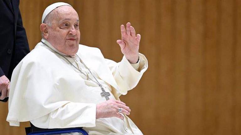 El Papa Francisco presenta una ligera mejoría, según el Vaticano