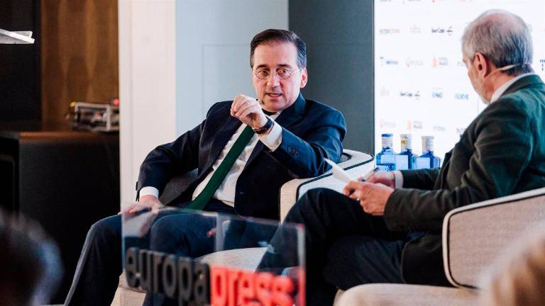 Albares defiende que no cabe “debate sobre dónde tienen que ir los gazatíes”