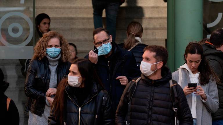 La mascarilla será obligatoria en centros de salud y hospitales desde este miércoles a mediodía