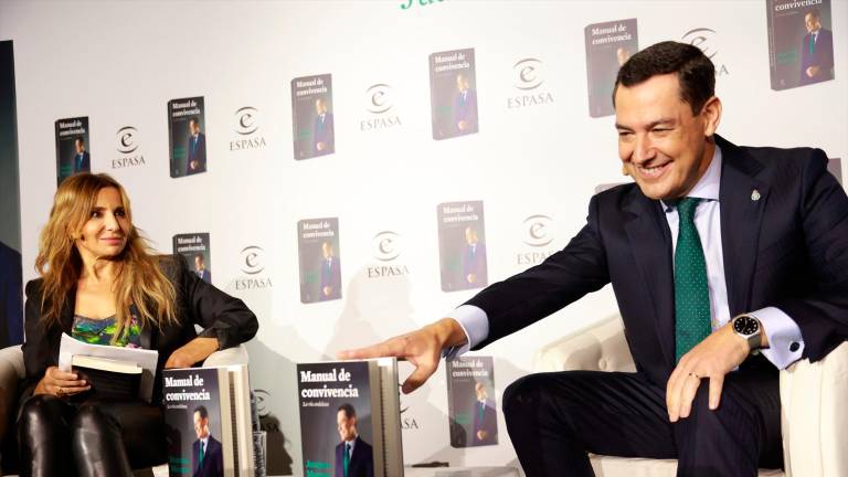 Juanma Moreno presenta su libro “Manual de convivencia. La vía andaluza”