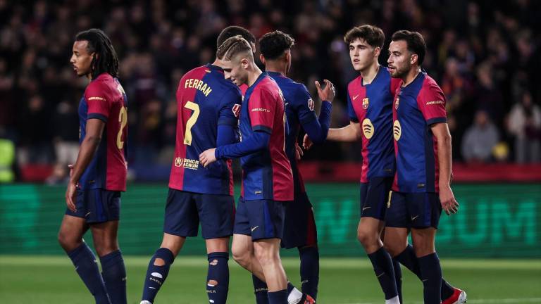 El Barça golea al Valencia (7-1) y se levanta en Liga