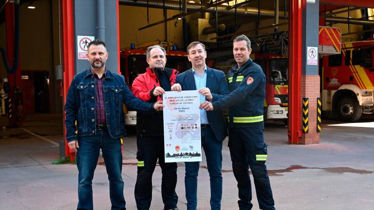 Más de un centenar de bomberos de todo el país se reúnen en Linares