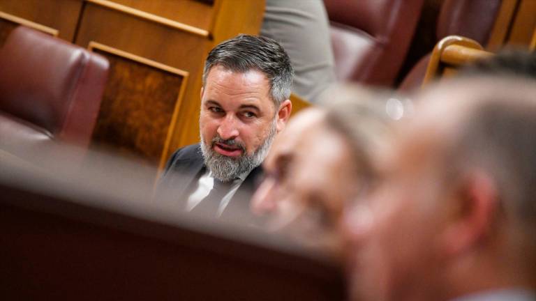 Abascal defiende medidas contra “amenaza real del islamismo” y exige prohibir el velo