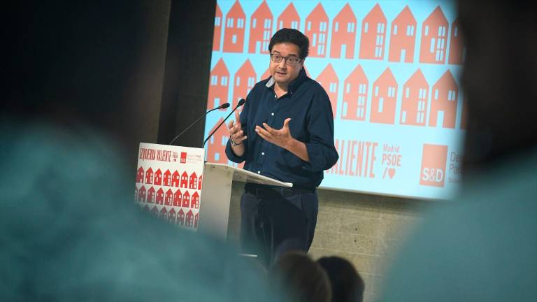 Óscar López asegura que Sánchez está “fuerte” y se desmarca del PP en corrupción