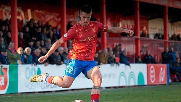 Jorge Domínguez, polivalencia en ataque para el Linares Deportivo