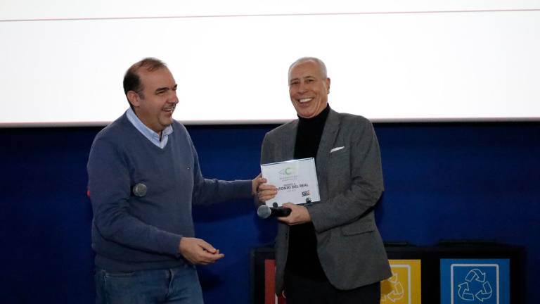 Enrique Iznaola y Antonio del Real durante el acto. / Jason Moyano / Diario JAÉN.