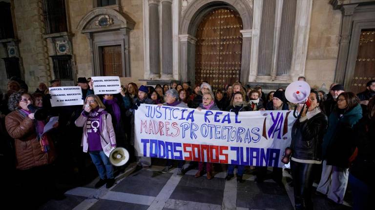El hijo mayor de Juana Rivas pide ayuda para su hermano a Juanma Moreno