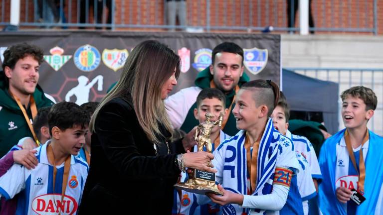 El RCD Espanyol gana el cuarto Torneo Ciudad de Linares de fútbol alevín en un fin de semana de grandes partidos