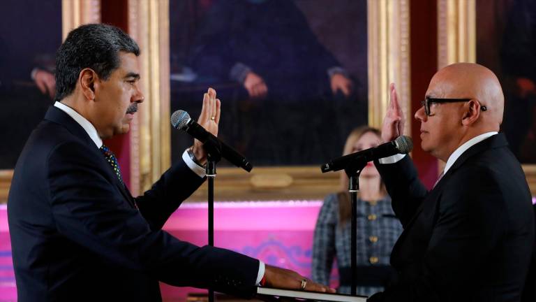 Nicolás Maduro toma posesión como presidente de Venezuela pese a las críticas