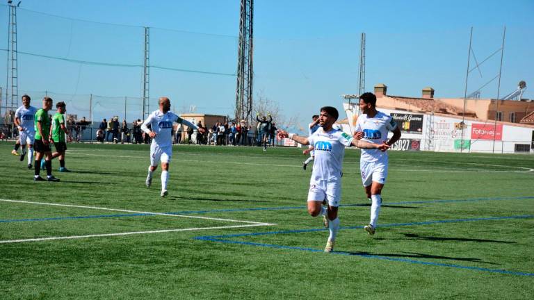 La calidad de Óscar Lozano no le vale al Real Jaén para ganar al Huétor Vega (2-2)