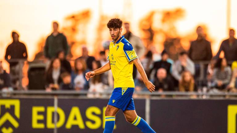 Antonio Caracuel, procedente del Cádiz CF, se une a las filas del Real Jaén. 