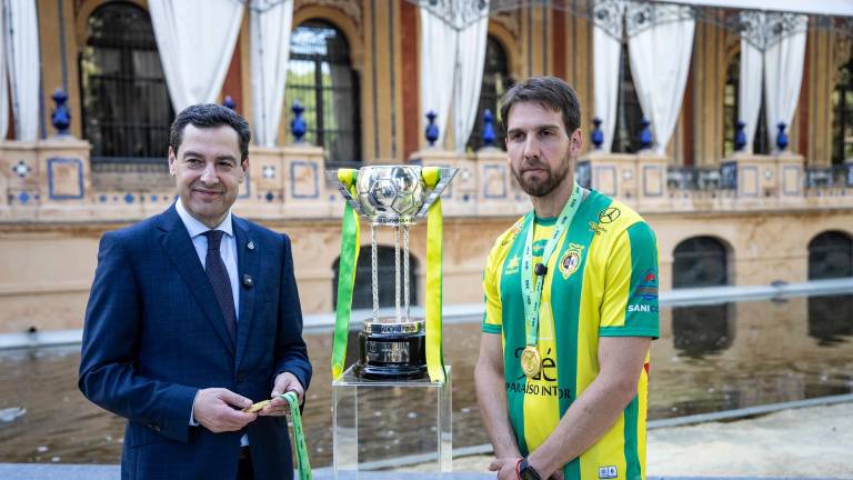 Momentos de un recibimiento para celebrar un título, orgullo de Andalucía