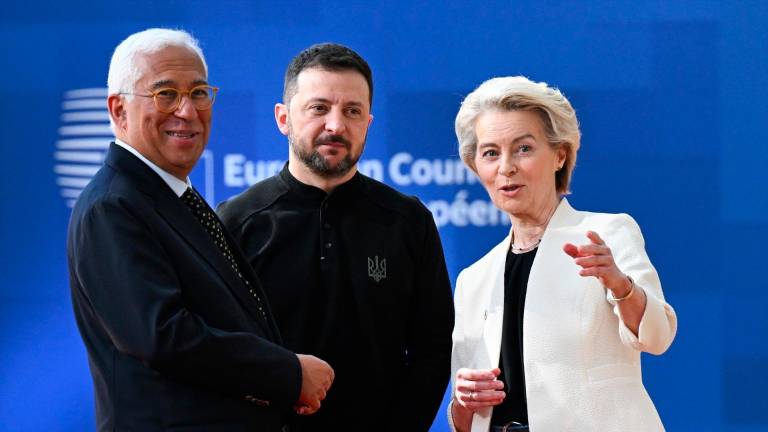 Costa y Von der Leyen escenifican el apoyo a Zelenski