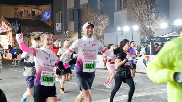 La emoción de los últimos metros de la Carrera de San Antón 2026, en imágenes