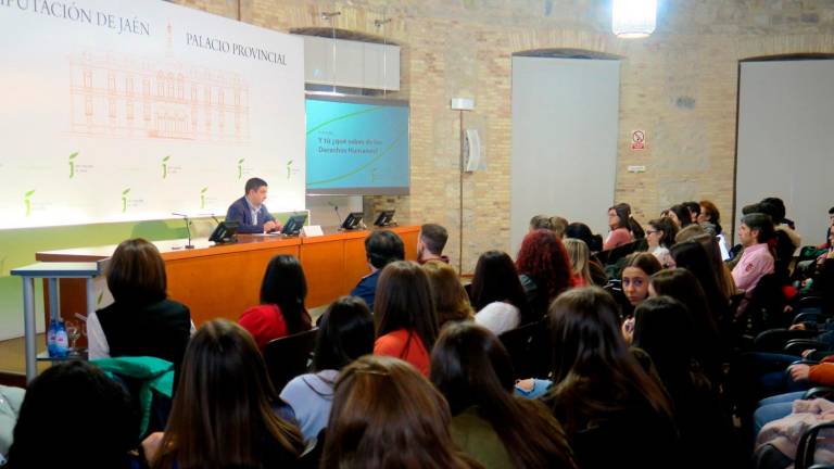 Más de medio centenar de jóvenes participan en la Diputación en una jornada sobre los Derechos Humanos