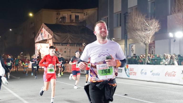 La emoción de los últimos metros de la Carrera de San Antón 2026, en imágenes