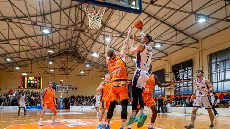 Tikhonenko hace honor a su apellido con un triple que le da un triunfo de oro al Jaén CB