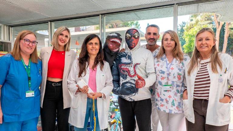 El Hospital Materno Infantil de Jaén recibe un detector de venas portátil