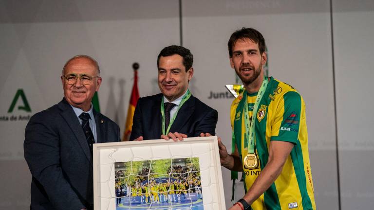 Momentos de un recibimiento para celebrar un título, orgullo de Andalucía