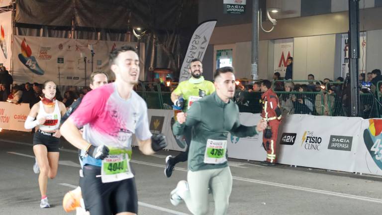 Reviva su llegada a la meta en la Carrera de San Antón 2026 con las mejores fotografías