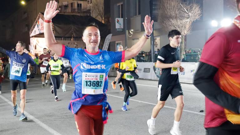 Reviva su llegada a la meta en la Carrera de San Antón 2026 con las mejores fotografías