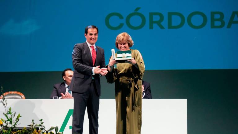 Brígida Jiménez, premiada con la Bandera de Andalucía en Córdoba
