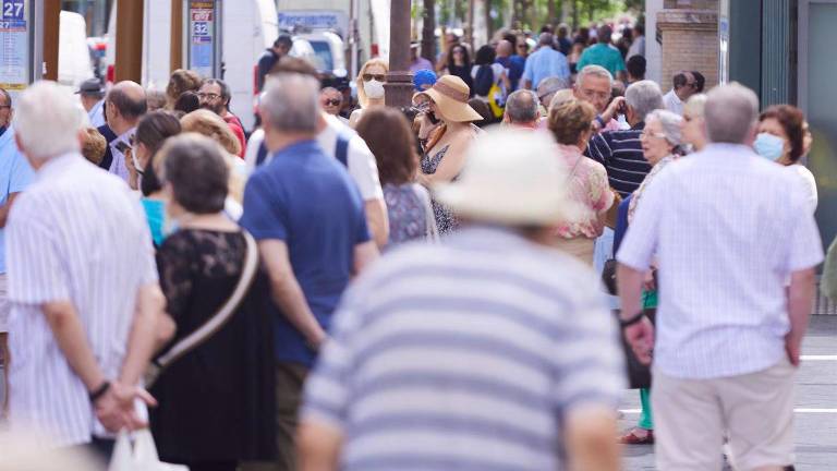 Casi la mitad de los españoles cree que paga muchos impuestos